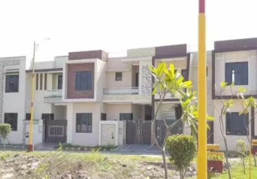 4 bhk impeccable home in madhuban estate